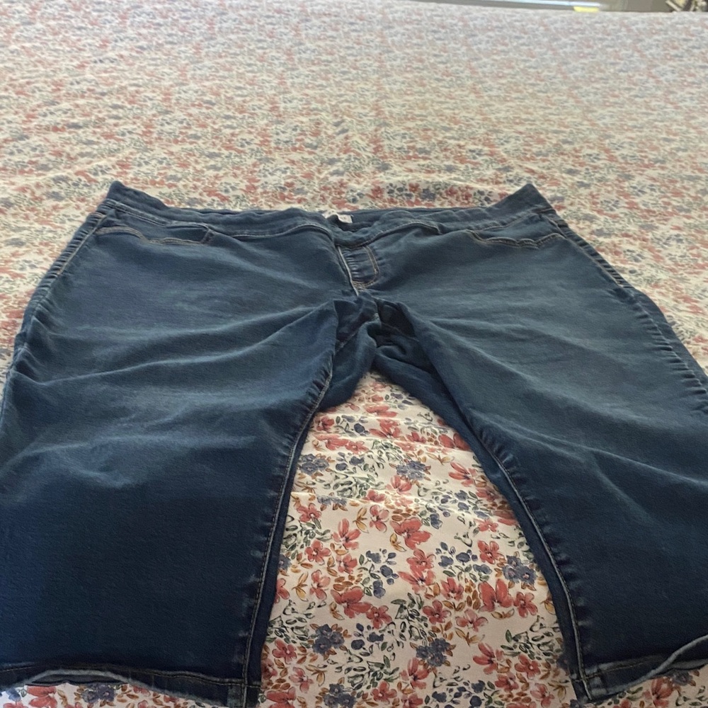 Pull on mid rise capri jegging